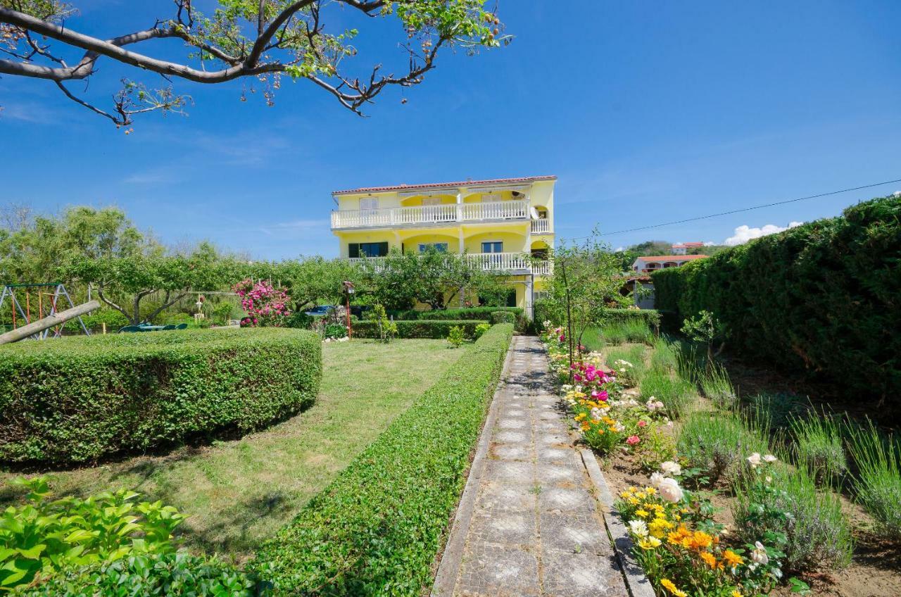 Apartments Boza Lopar Ngoại thất bức ảnh